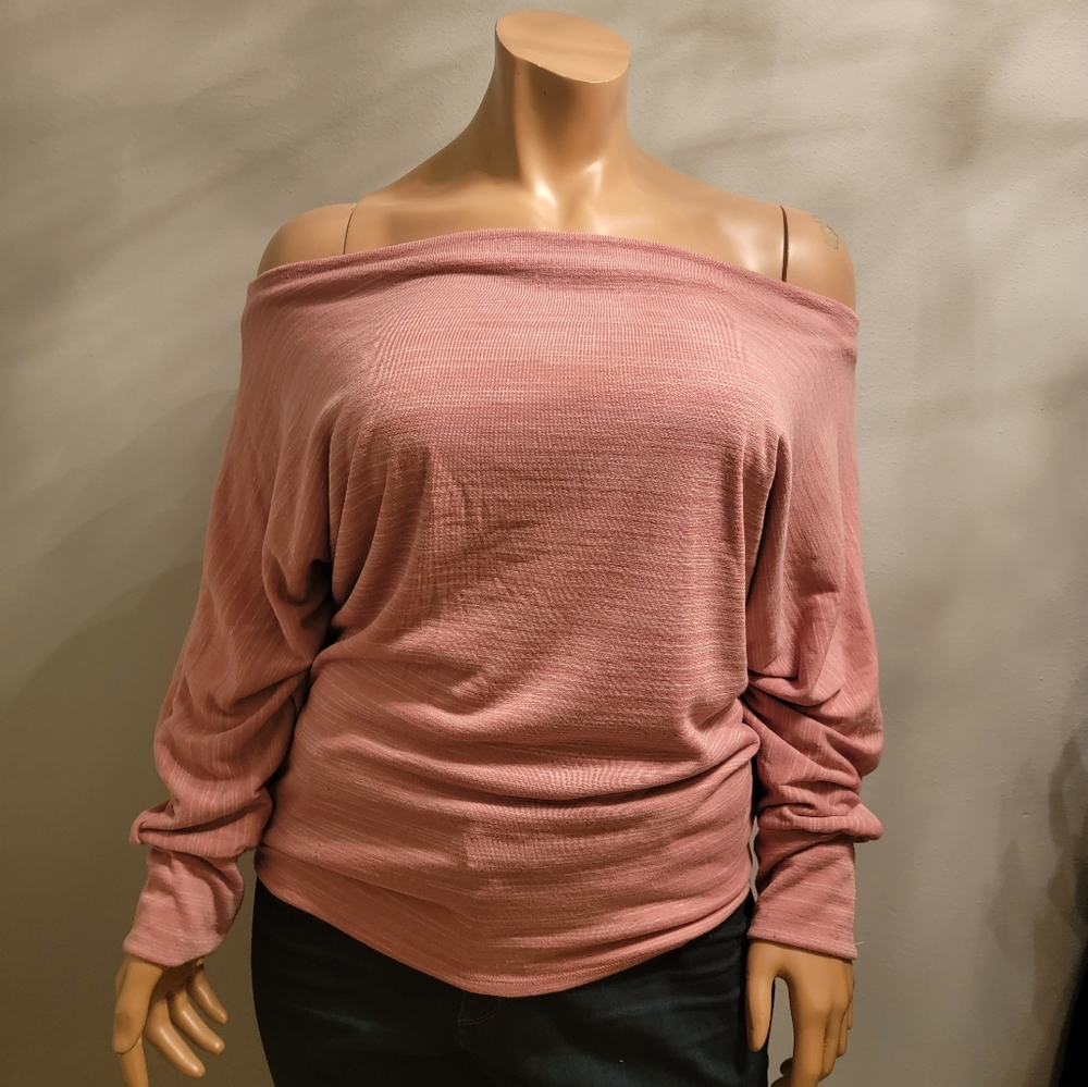 Versatile On/Off Shoulder Top - Picture 3 of 5